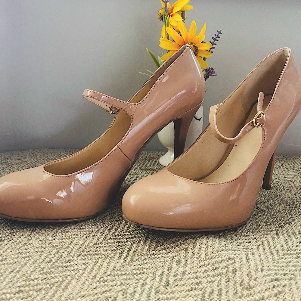Nine West Mary Jane heels